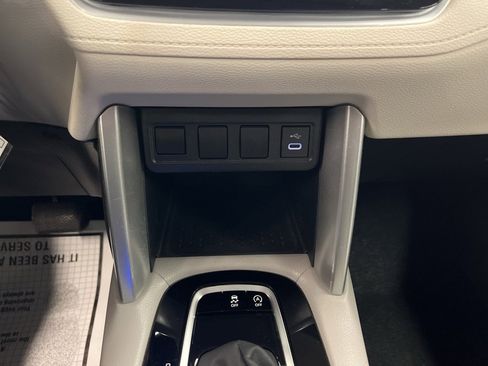 Used 2023 Toyota Corolla Cross L image 21