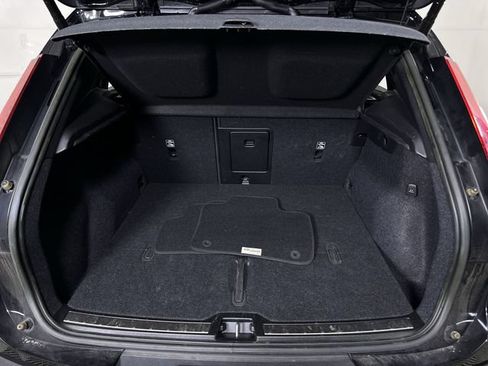 Used 2023 Volvo XC40 B5 Plus AWD/4WD image 27