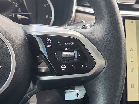 Used 2023 Jaguar F-PACE S AWD/4WD image 32