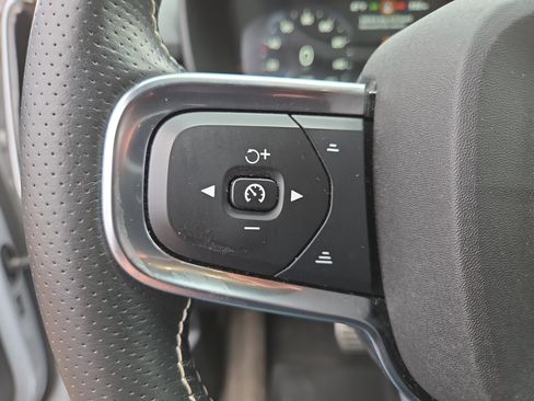 Used 2021 Volvo XC40 T5 R-Design w/ Climate Package image 31