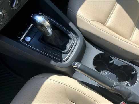 Used 2017 Volkswagen Jetta SE FWD image 17