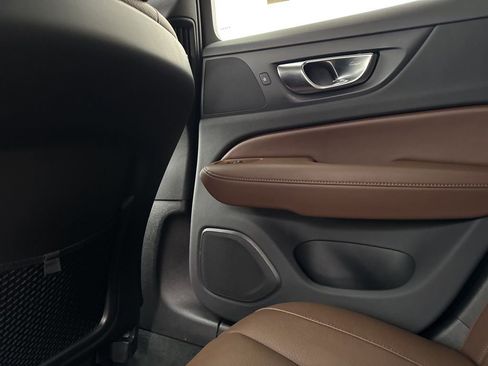 Used 2025 Volvo V60 B5 Cross Country Plus image 17