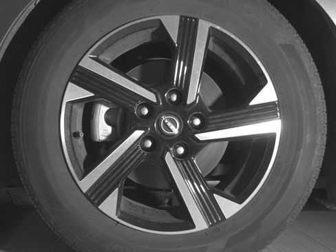 Used 2025 Nissan Sentra SV FWD image 12