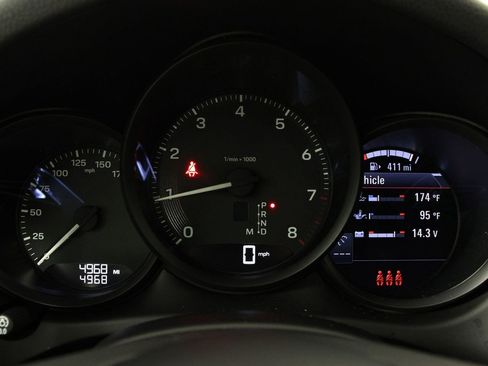 Certified 2025 Porsche Macan image 16