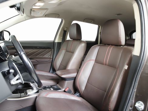 Used 2018 Mitsubishi Outlander SEL image 24