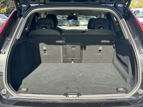 Used 2025 Volvo XC60 B5 Plus image 36