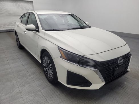 Used 2023 Nissan Altima 2.5 SV AWD/4WD image 13
