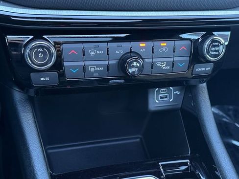 New 2026 Jeep Compass Trailhawk w/ Sun, Sound & Navigation Group image 21