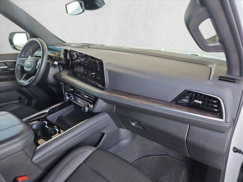 Used 2025 Chevrolet Suburban LS AWD/4WD image 23