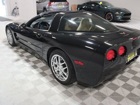 Used 2001 Chevrolet Corvette Coupe w/ Preferred Equipment Group1 RWD image 37