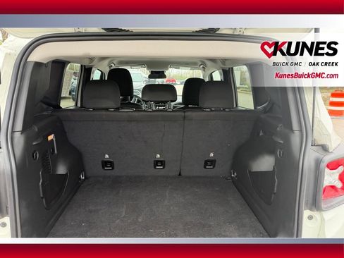 Used 2023 Jeep Renegade Latitude AWD/4WD image 6