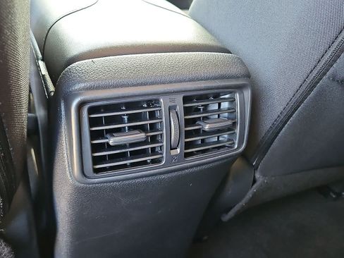 Used 2018 Nissan Rogue SV w/ Premium Package FWD image 27