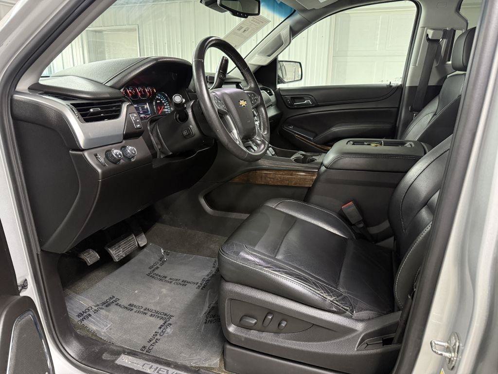Used 2017 Chevrolet Suburban LT w/ LT Signature Package AWD/4WD image 11