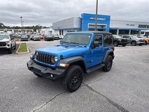 Used 2025 Jeep Wrangler Sport AWD/4WD image 3