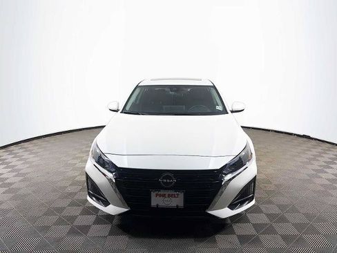 Certified 2024 Nissan Altima 2.5 SV w/ SV Premium Package FWD image 2