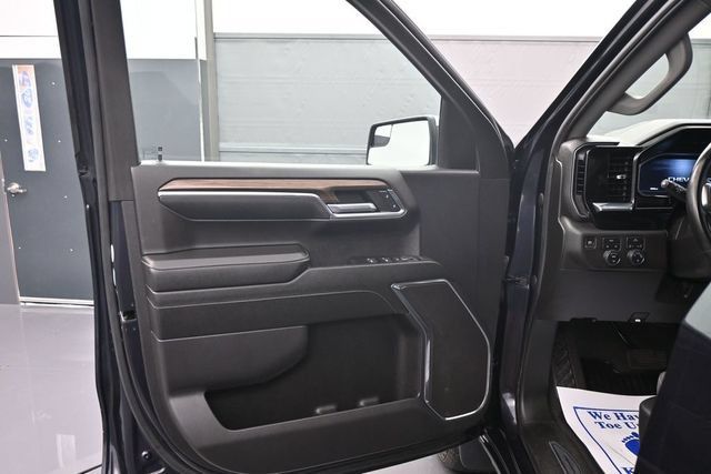 Used 2023 Chevrolet Silverado 1500 LT AWD/4WD image 9