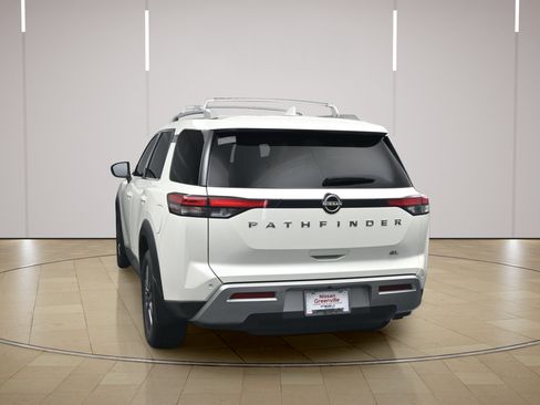 Certified 2024 Nissan Pathfinder SL w/ SL Premium Package FWD image 6
