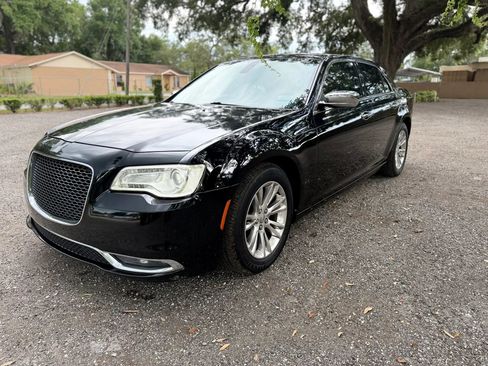 Used 2015 Chrysler 300 C RWD image 1