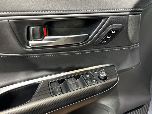 Certified 2024 Toyota Venza LE image 13