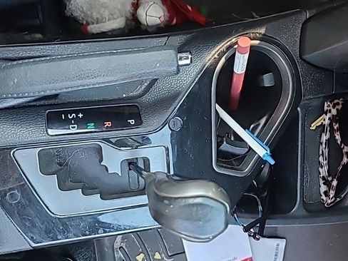 Used 2017 Toyota RAV4 SE image 14