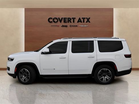 Used 2022 Jeep Wagoneer Series III w/ Flexible Seating Group image 2