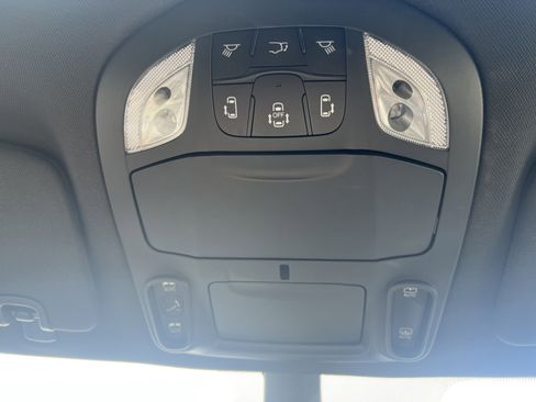 Used 2023 Chrysler Pacifica Limited w/ Uconnect Theater Family Group image 22