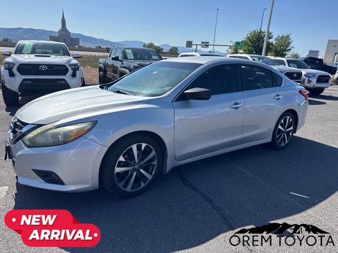Used 2016 Nissan Altima 2.5 SR w/ LED Appearance Package FWD image 17