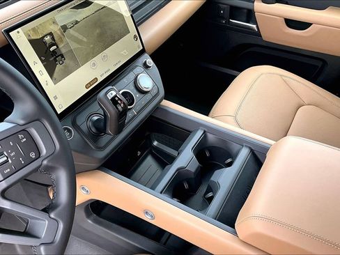 New 2026 Land Rover Defender 110 X-Dynamic SE AWD/4WD image 8