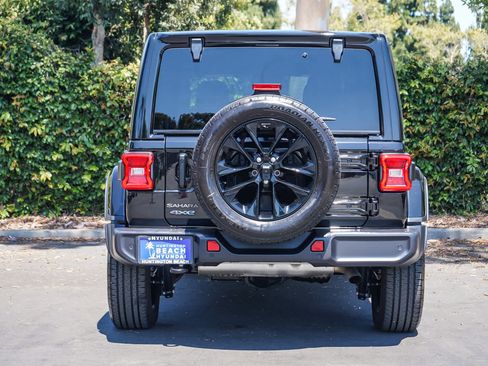 Used 2025 Jeep Wrangler Unlimited Sahara w/ Safety Group AWD/4WD image 4