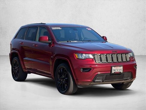 Used 2022 Jeep Grand Cherokee Laredo X AWD/4WD image 3