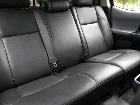 Used 2018 Toyota Tacoma SR5 RWD image 13