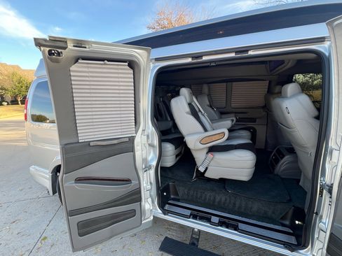 Used 2022 Chevrolet Express 2500 Extended w/ Enhanced Convenience Package image 25