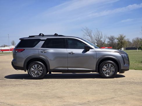 New 2026 Nissan Pathfinder SV image 7