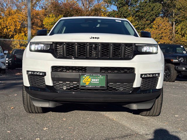 Used 2023 Jeep Grand Cherokee L Limited w/ Luxury Tech Group II AWD/4WD image 2