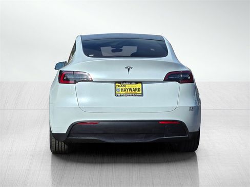 Used 2023 Tesla Model Y 2WD image 5