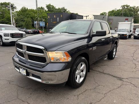 Used 2018 RAM 1500 Classic SLT AWD/4WD image 4