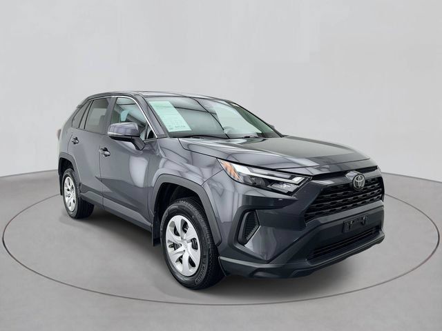 Used 2023 Toyota RAV4 LE AWD/4WD image 5