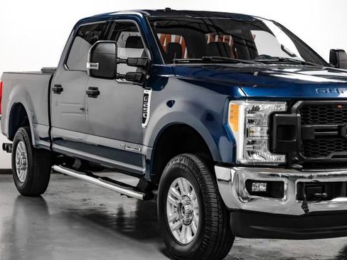 Used 2017 Ford F250 XLT w/ XLT Value Package AWD/4WD image 5