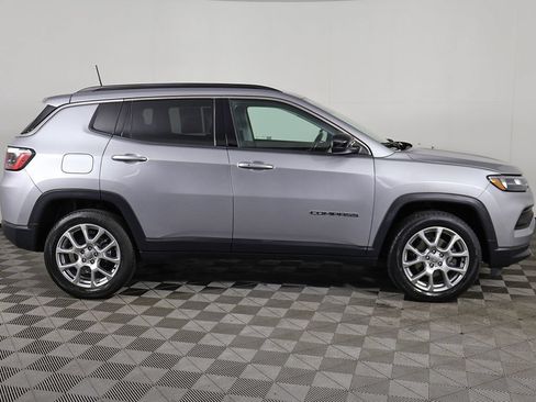 Used 2022 Jeep Compass Latitude AWD/4WD image 18