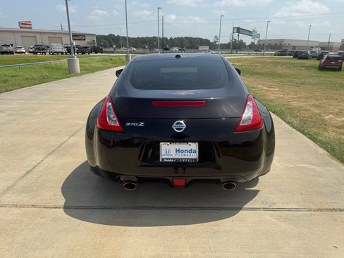 Used 2014 Nissan 370Z Touring RWD image 6