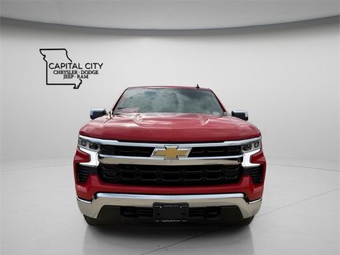 Used 2025 Chevrolet Silverado 1500 LT image 2
