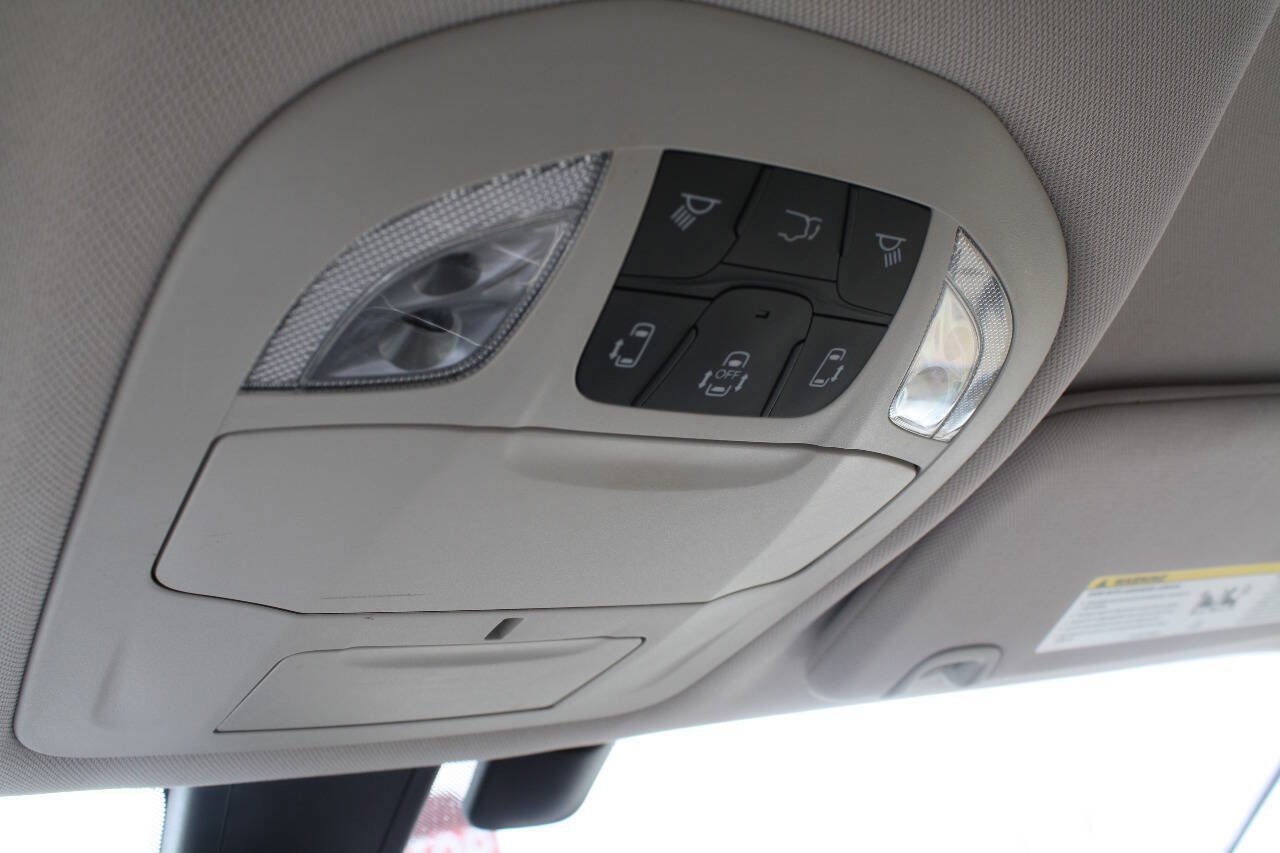 Used 2017 Chrysler Pacifica Touring-L FWD image 15