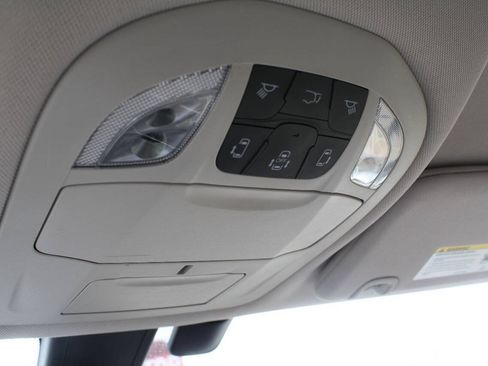 Used 2017 Chrysler Pacifica Touring-L FWD image 15