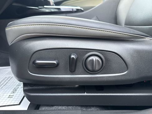 Used 2024 Chevrolet Trax ACTIV w/ Sunroof Package image 12