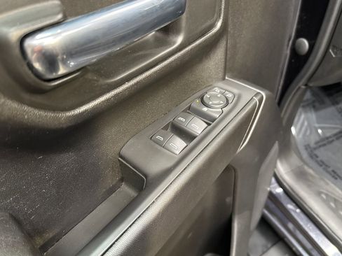 Used 2022 Chevrolet Silverado 1500 Custom image 14