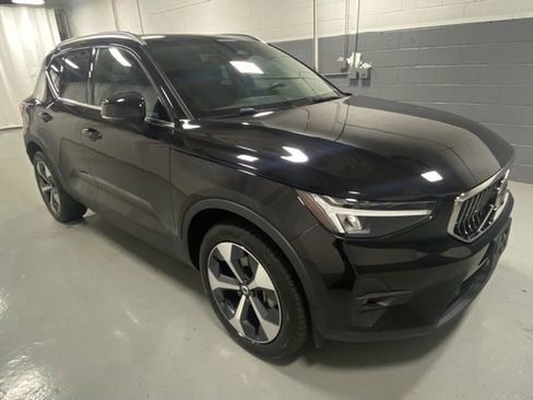 Certified 2025 Volvo XC40 B5 Plus image 4