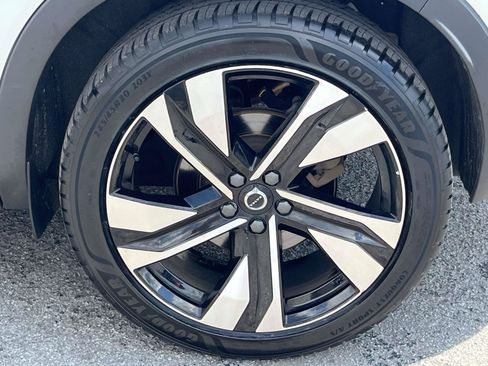 Certified 2023 Volvo XC40 B5 Ultimate w/ Protection Package Premier AWD/4WD image 9