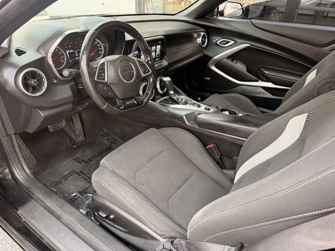 Used 2017 Chevrolet Camaro LT w/ Technology Package RWD image 9
