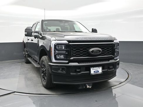 New 2026 Ford F250 Lariat w/ Black Appearance Package image 16