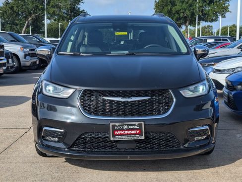 Used 2023 Chrysler Pacifica Limited FWD image 6